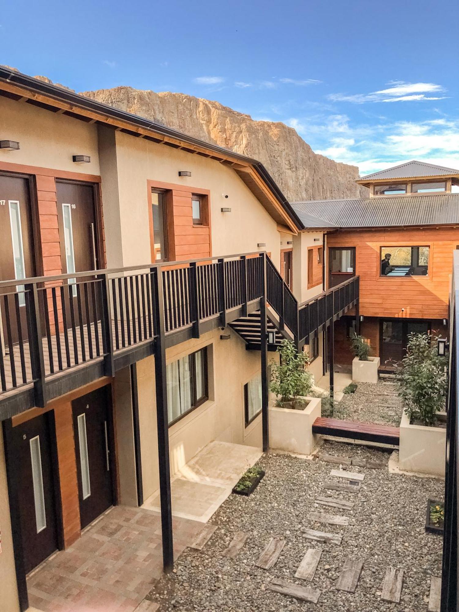 Senderos Aparts & Suites El Chalten Esterno foto