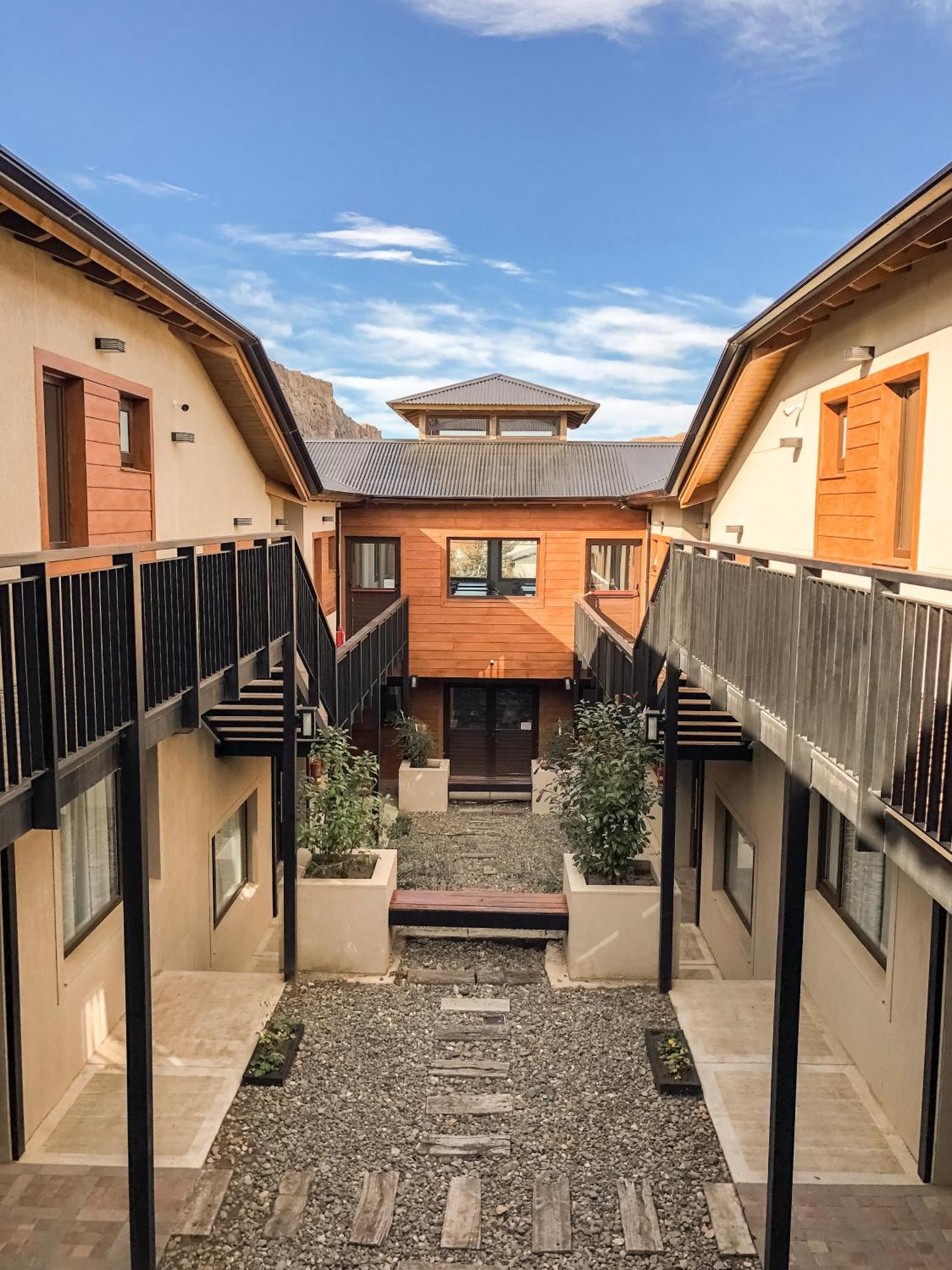 Senderos Aparts & Suites El Chalten Esterno foto